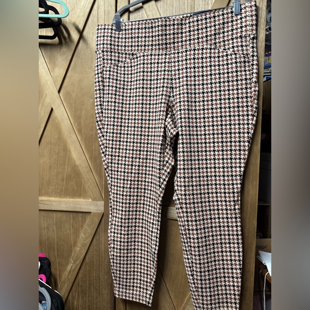Houndstooth Ponte Knit Ankle Pants - Brown/Black